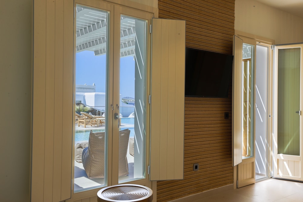 Life Suites 41/41