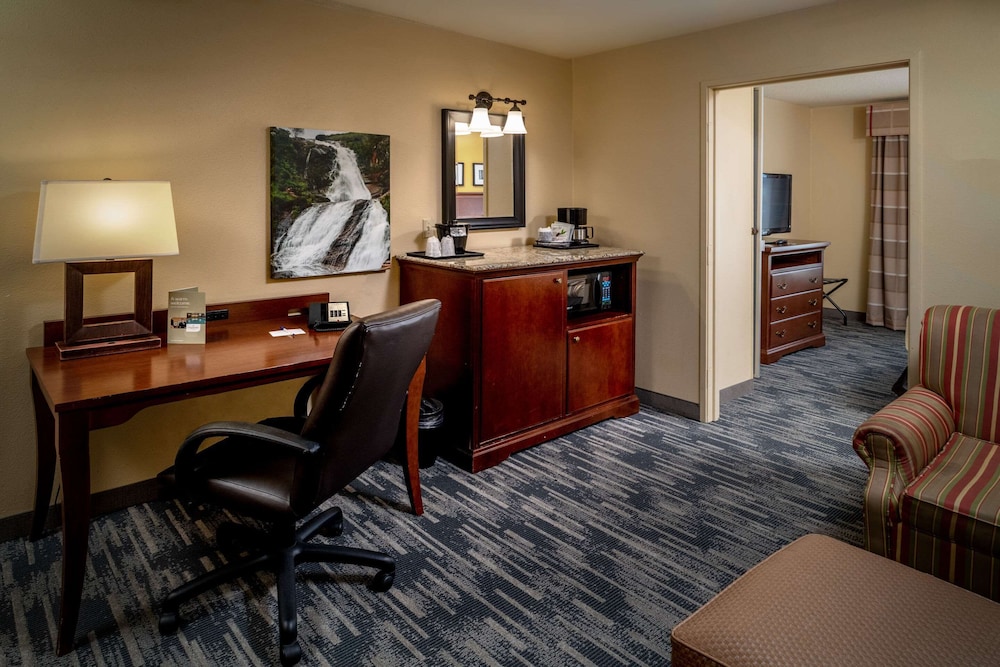 Country Inn and Suites By Radisson Charleston South WV 38/46