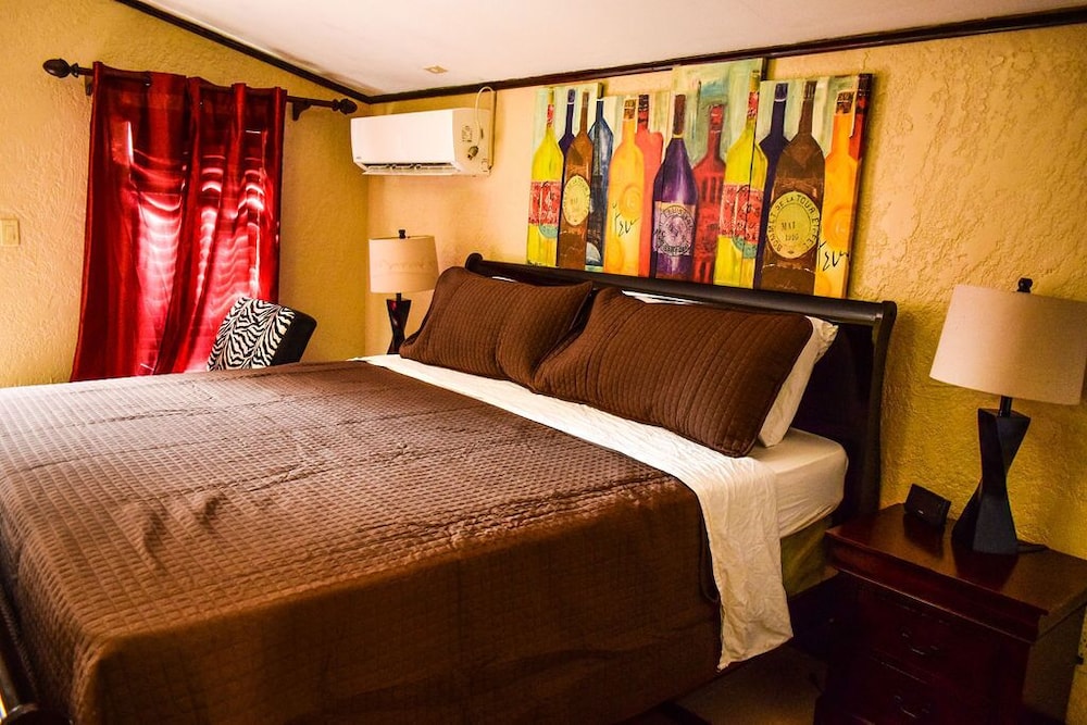 DELUXE, STUDIO, POOL VIEW, KITCHENETTE