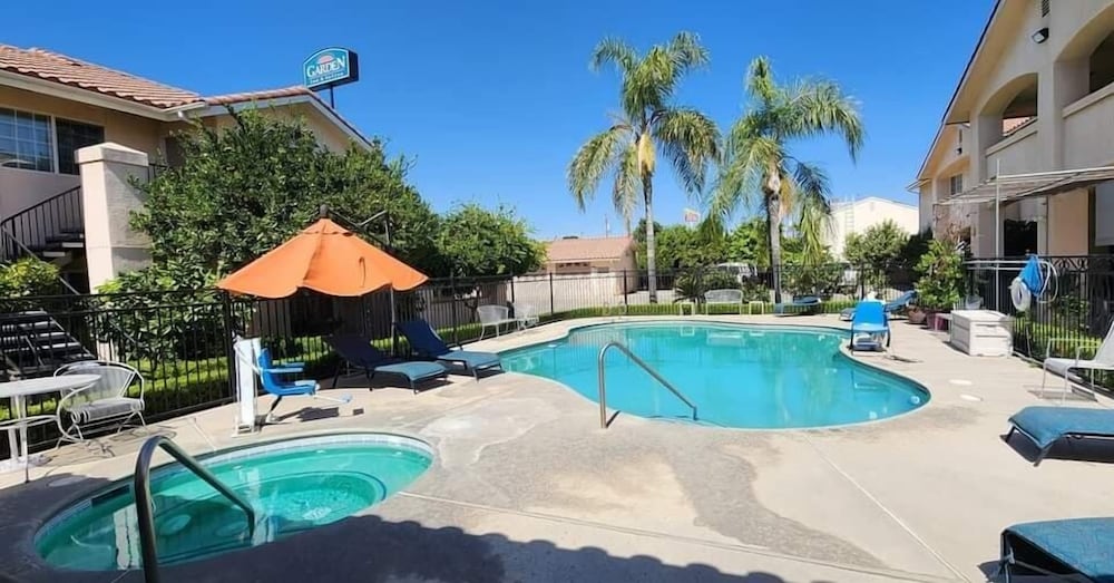 Garden Inn and Suites 44/48