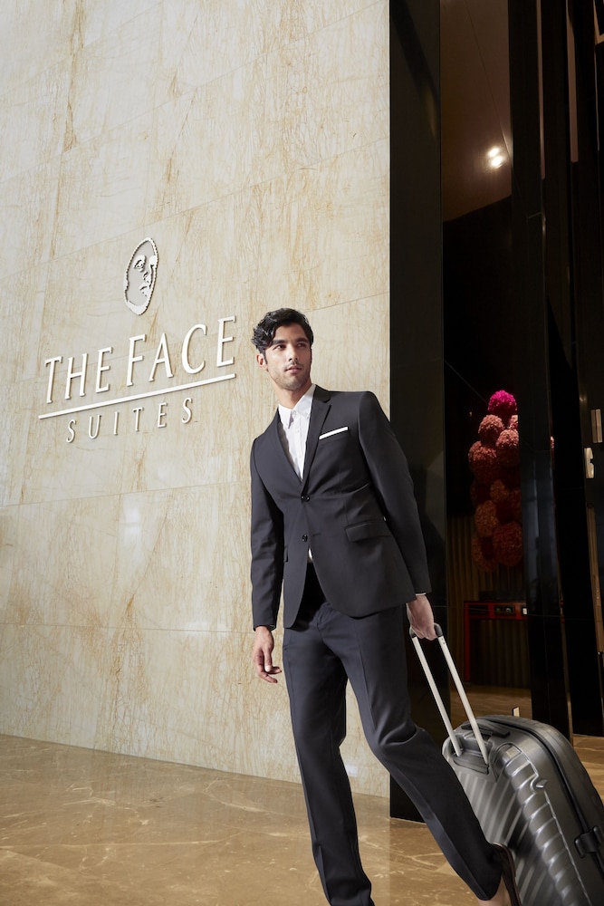 THE FACE Suites 6/56