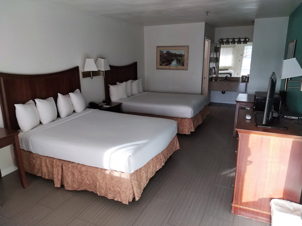 RIO DEL SOL INN NEEDLES 24/62