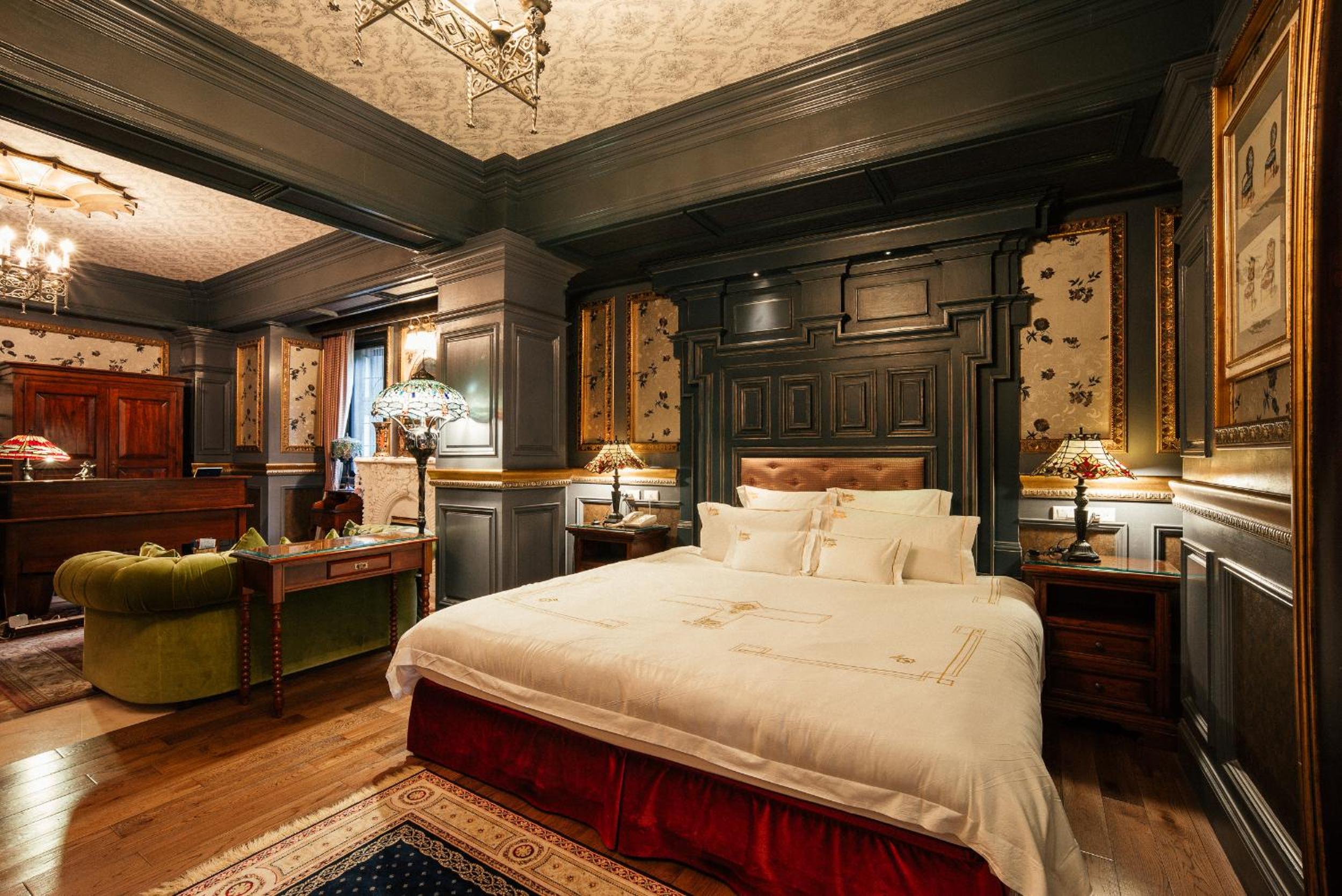 SUPERIOR, DOUBLE BED