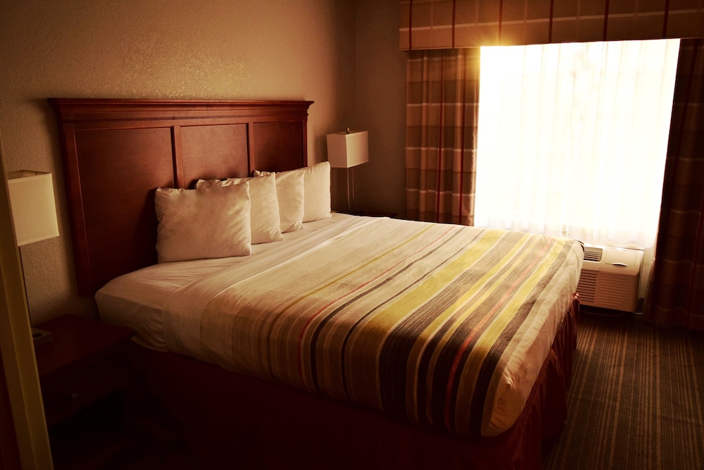 Country Inn & Suites By Radisson Grand Rapids Airport Mi 17/40