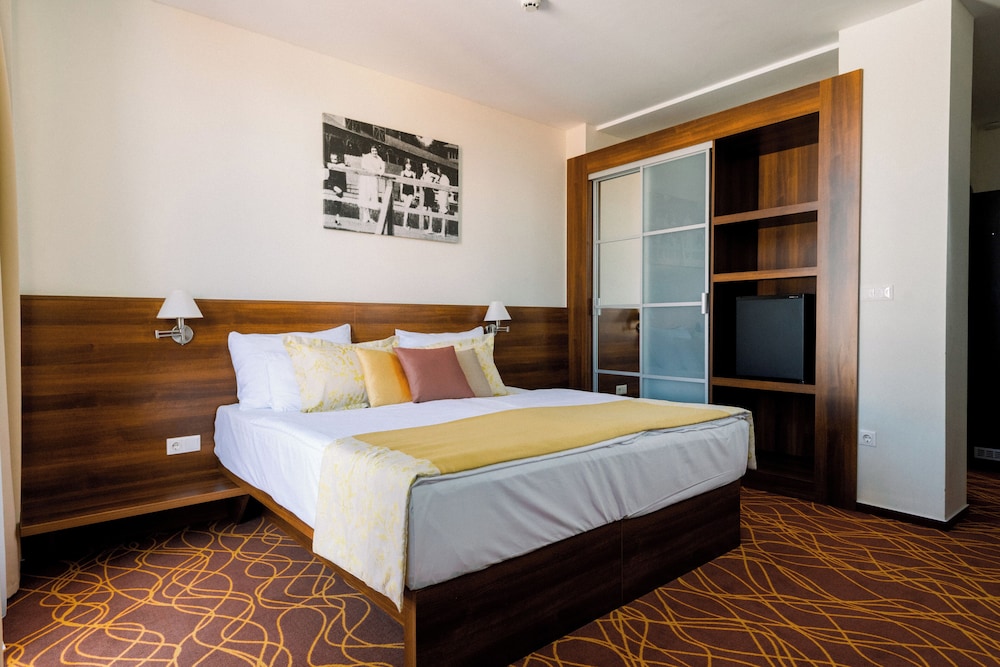 1 Bedroom, Standard, Double or Twin Bed, City View, Courtyard Area
