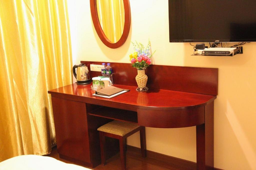 GreenTree Inn Yixing Ding Shu JieFang East Road Express Hotel 12/27