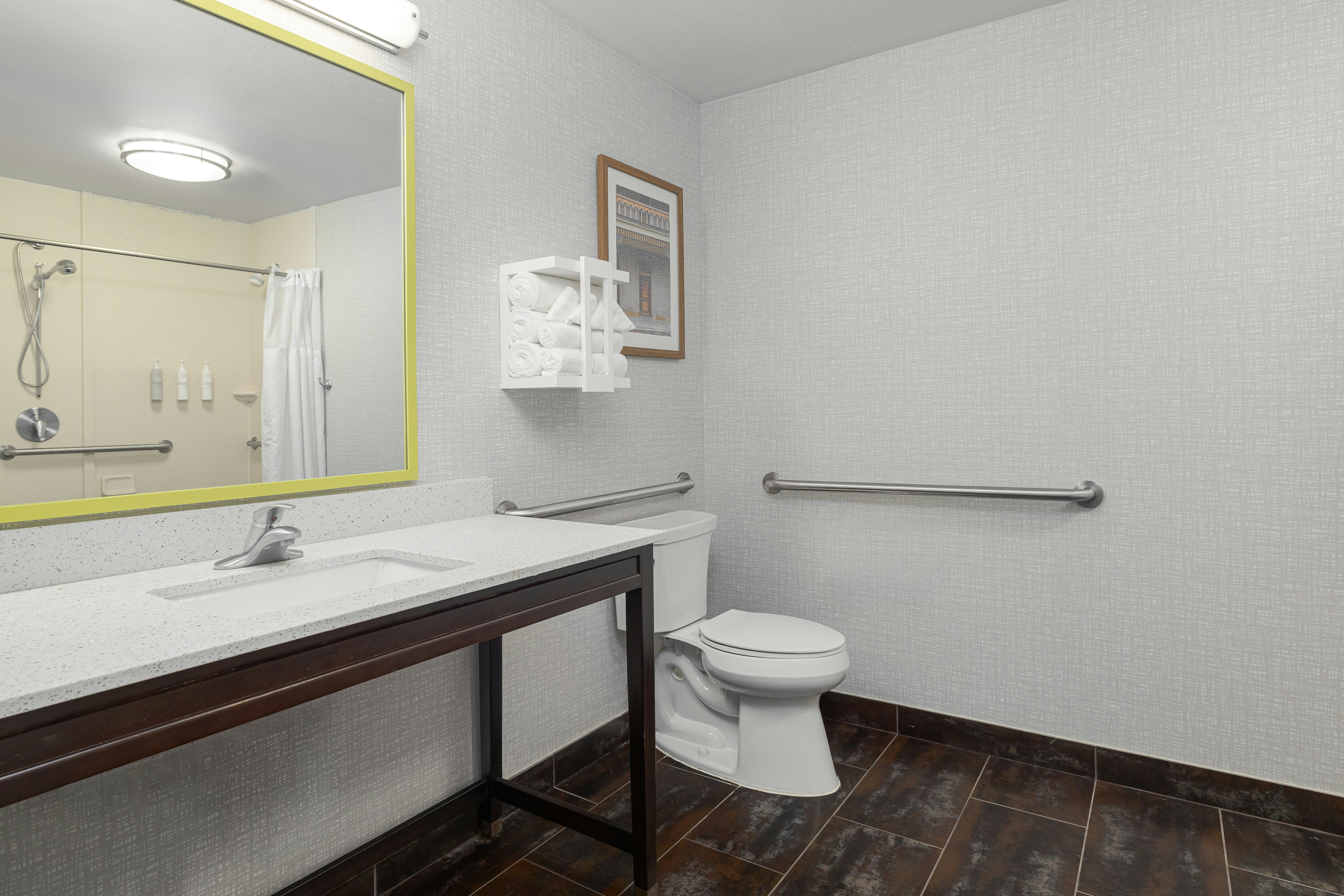 Studio, King Bed, Accessible