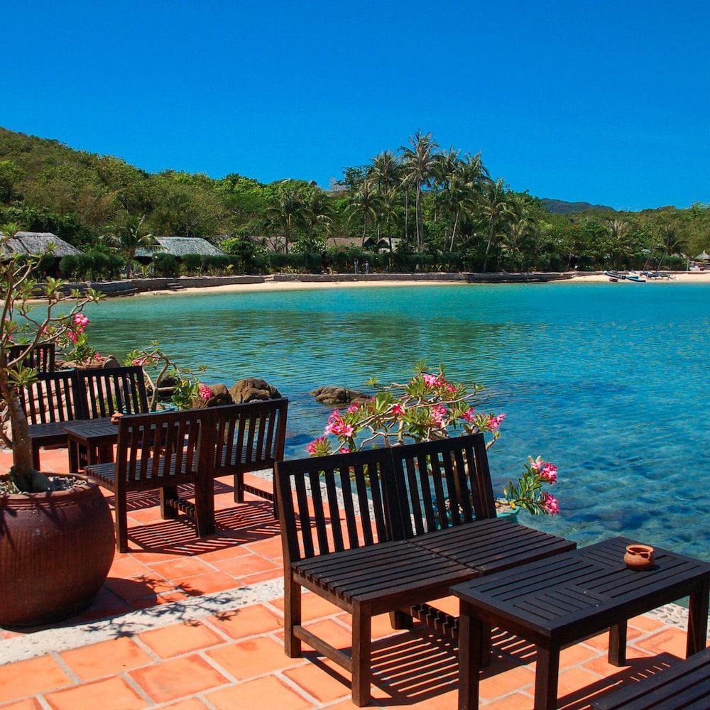 Whale Island Resort 46/68