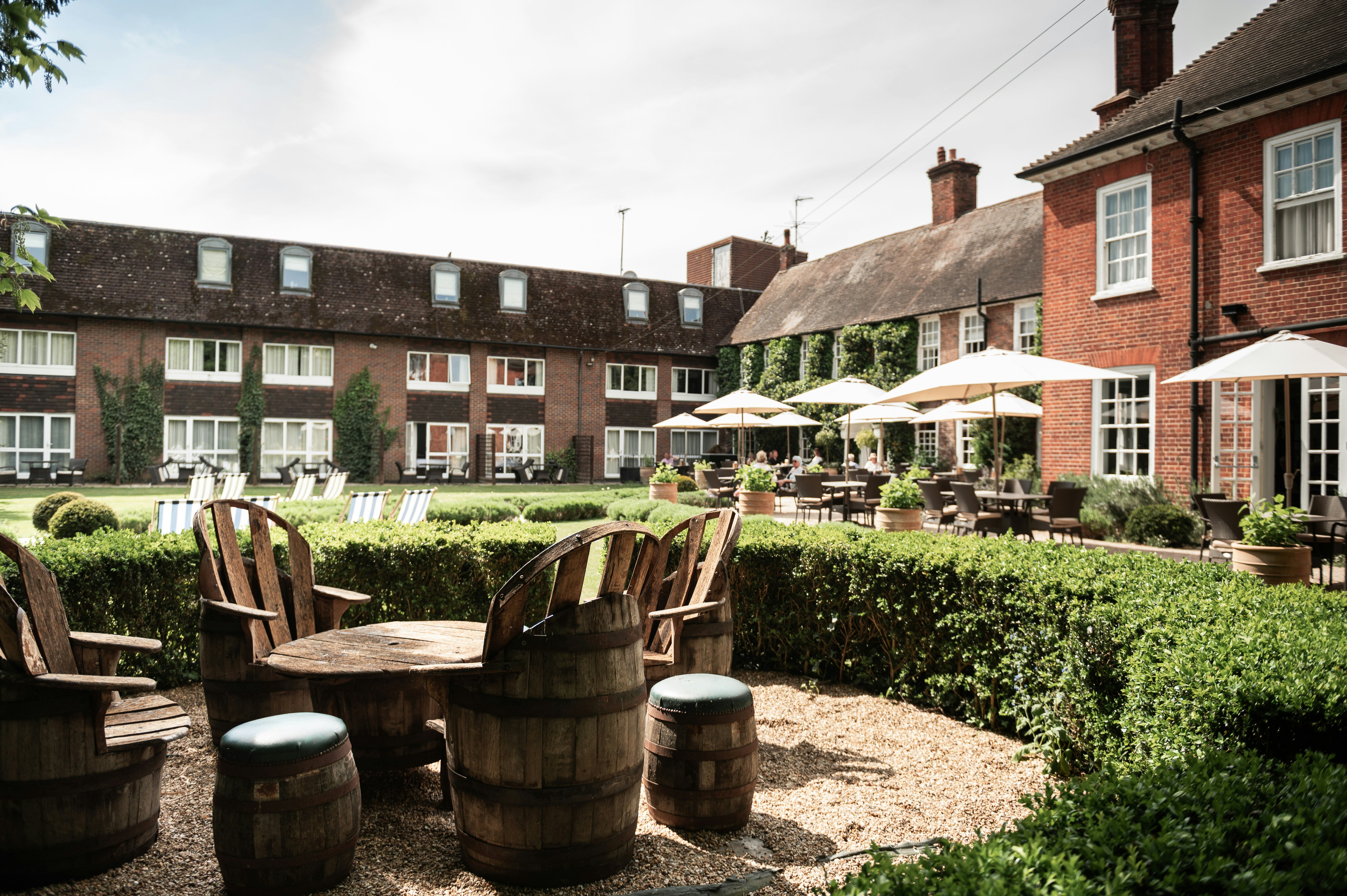 Bush Hotel Farnham 42/50