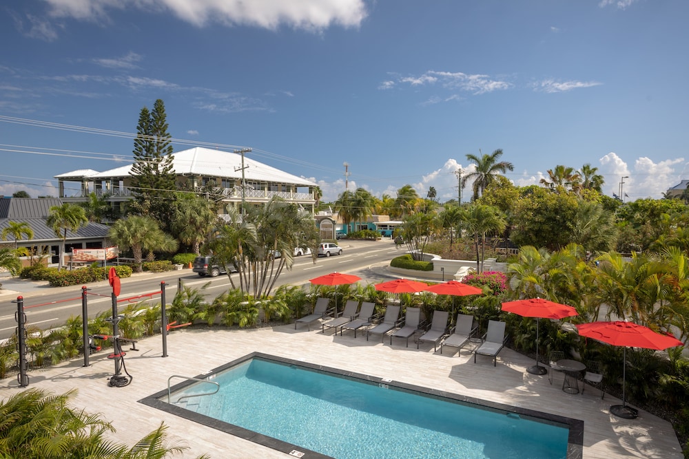 The Locale Hotel Grand Cayman 37/39