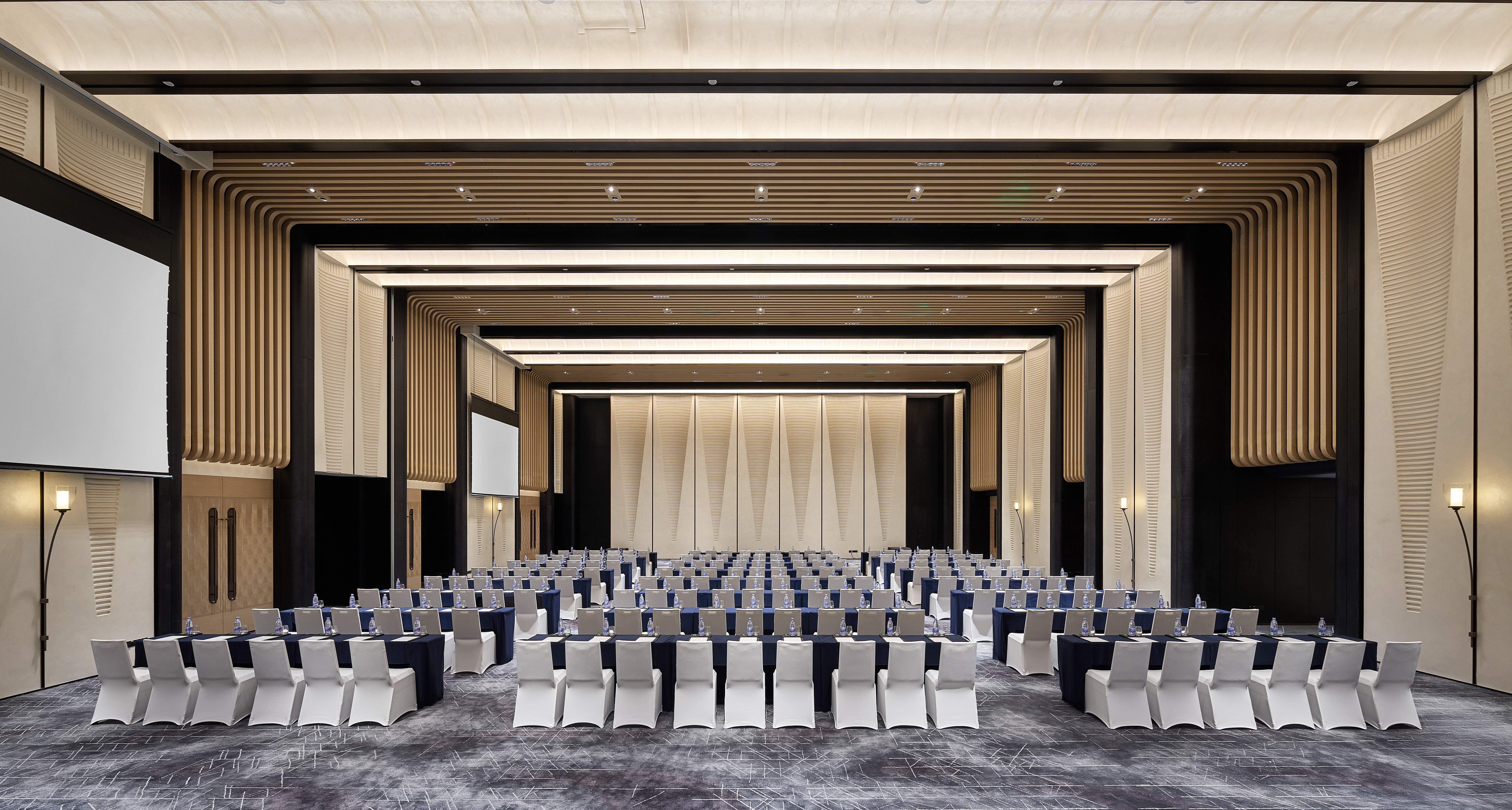 HUALUXE Shenzhen Bao'an by IHG 38/50