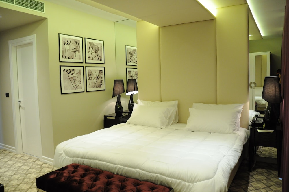 Senator Hotel 10/50