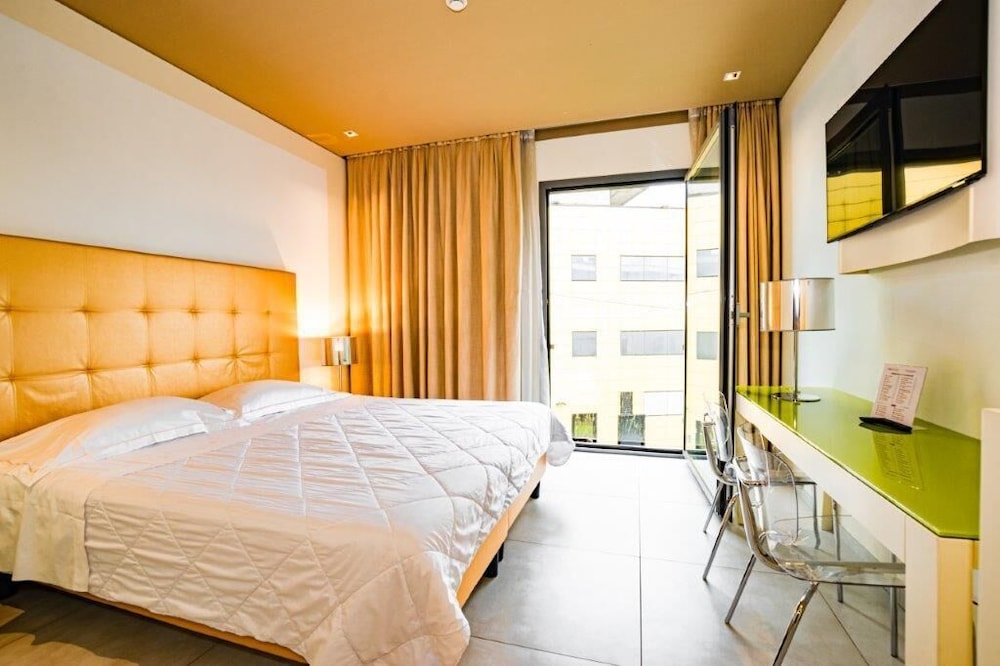 One Hotel & Restaurant 14/50