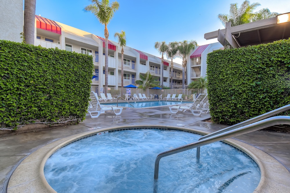 Motel6 Anaheim, CA - Maingate 45/58