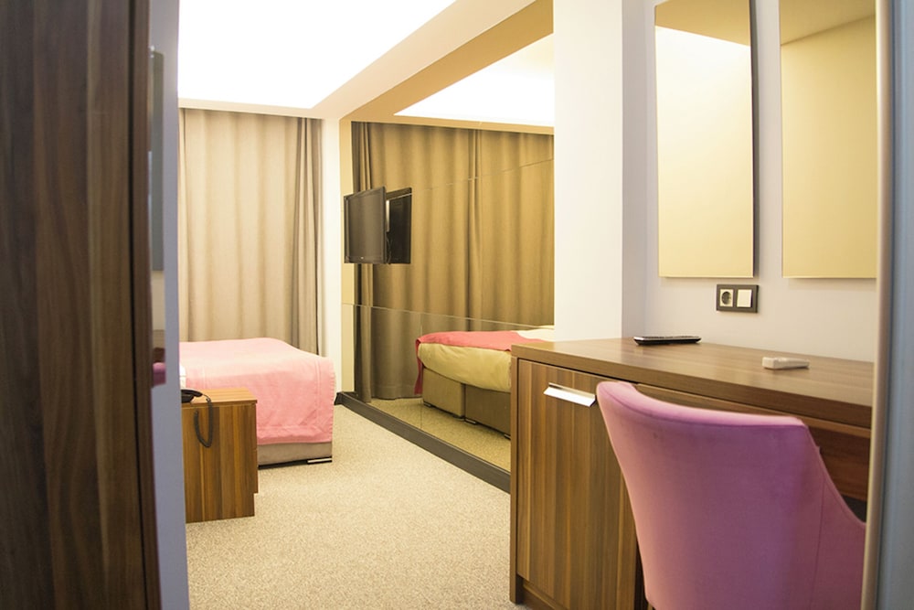 The 22 Hotel 32/50