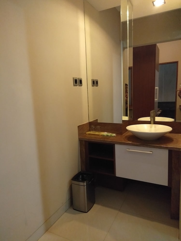 Malang City Boulevard Homestay And Resto 51/55