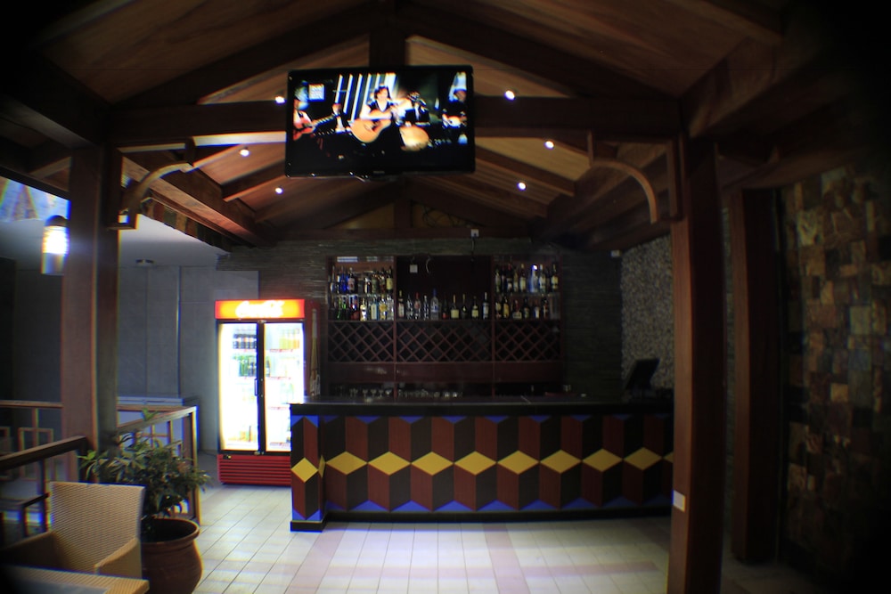 Royal Nick Hotel in TEMA