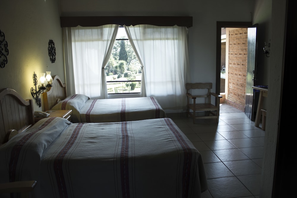 Hotel Pie de la Sierra 15/50