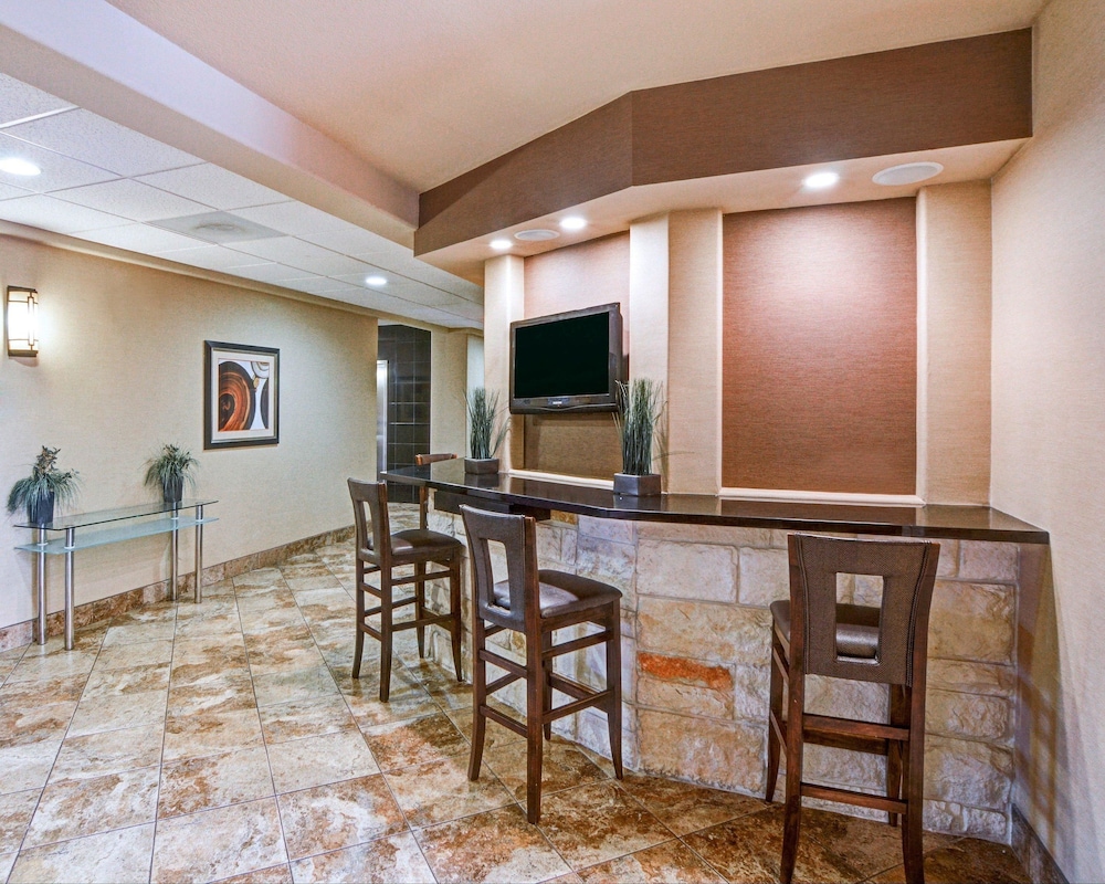 Comfort Suites Arlington - Entertainment District, TX 27/33