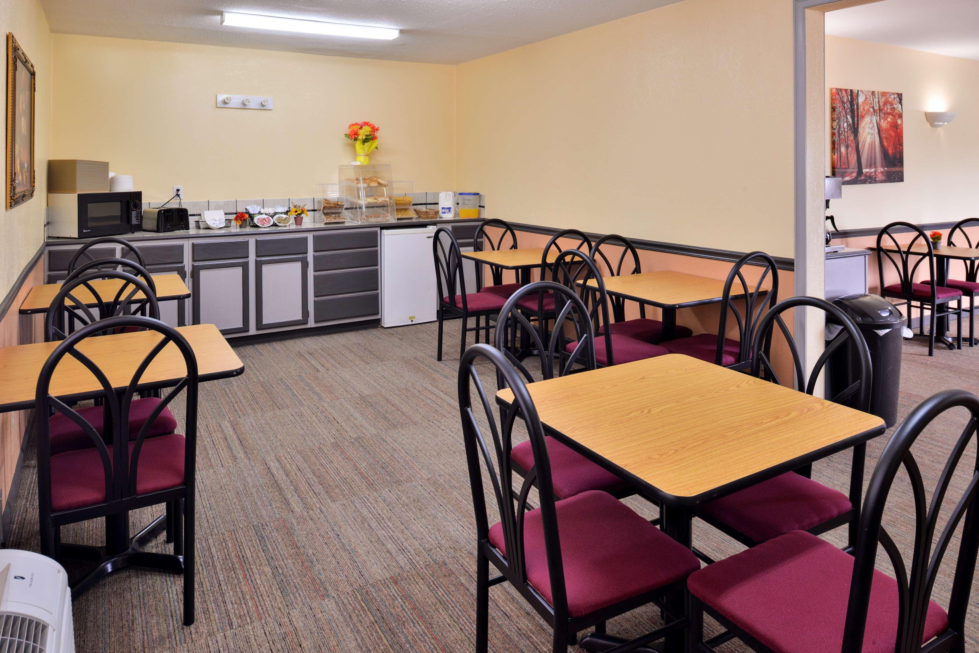 restaurant cafeteria