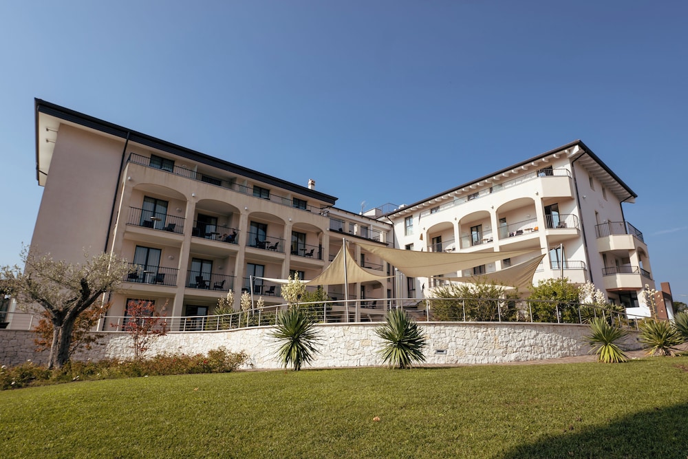 Villa Luisa Resort 3/50
