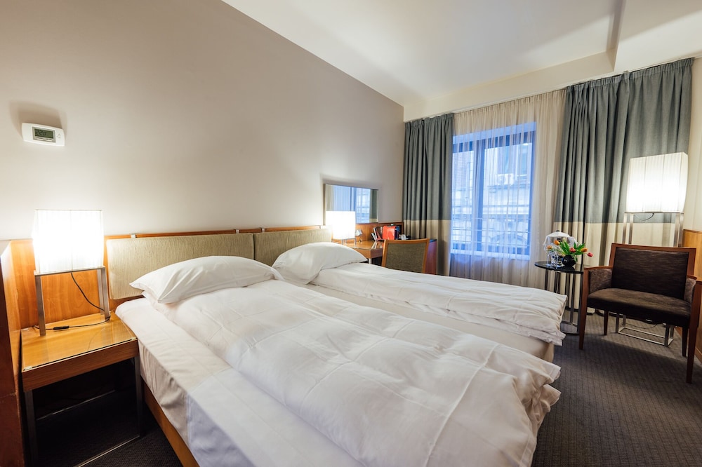 Cozy, Urban, Queen Bed، PeakTure Hotel Bucharest 2/6