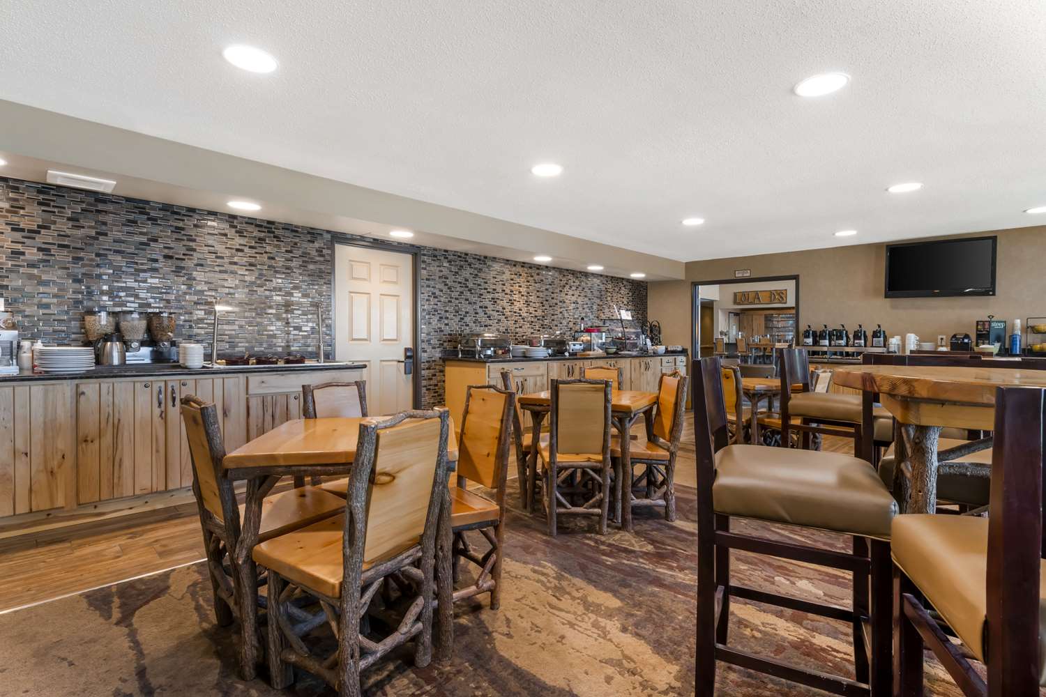 Best Western Premier The Lodge On Lake Detroit 25/35