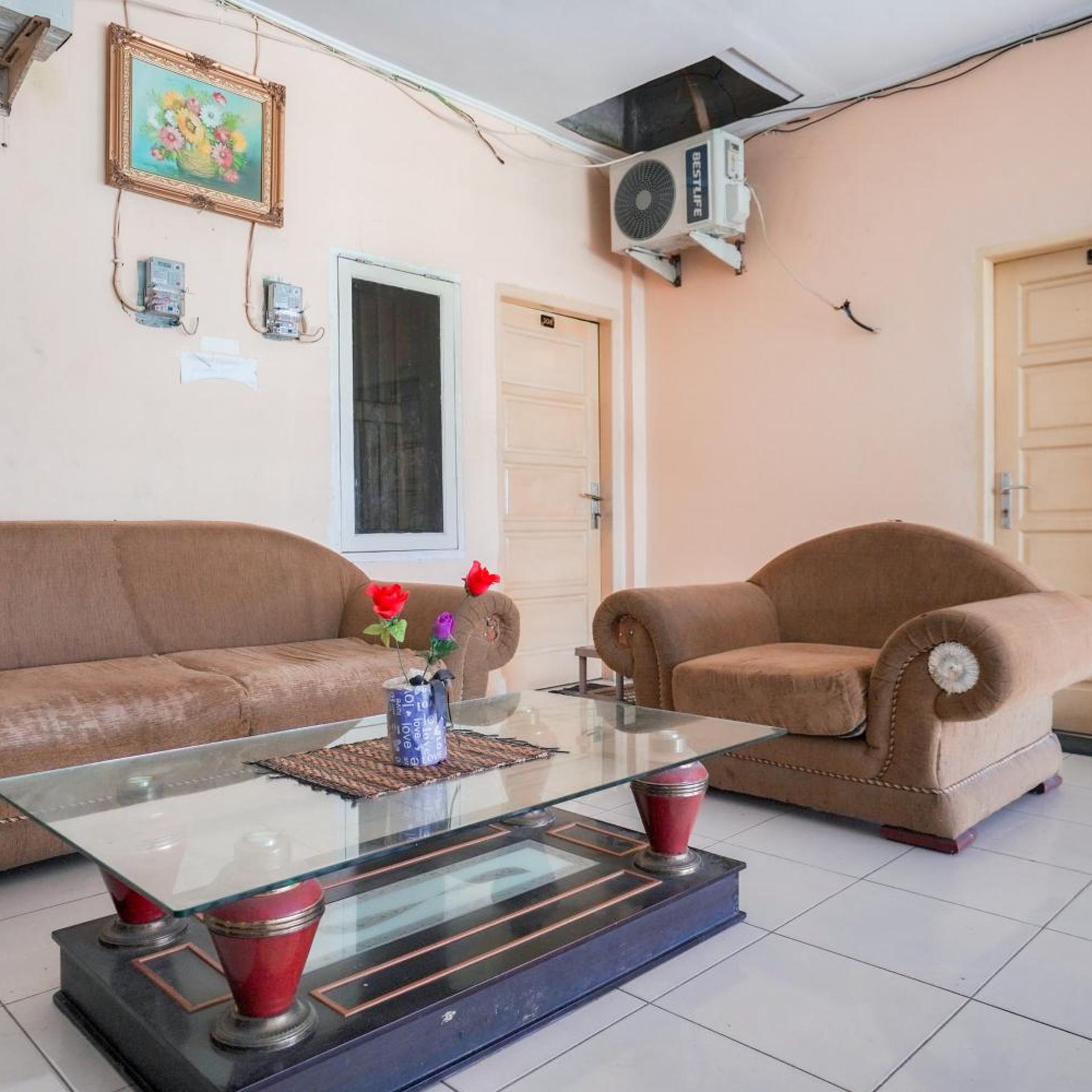 OYO 3907 Mine Residence 24/40