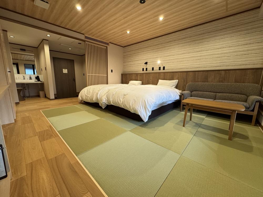 Standard, Twin Beds, Mountain View