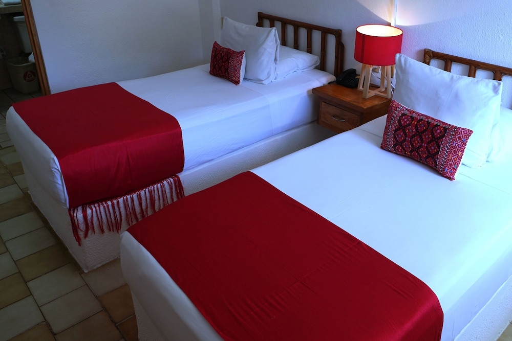 Emperador Vallarta Beachfront Hotel and Suites 13/74