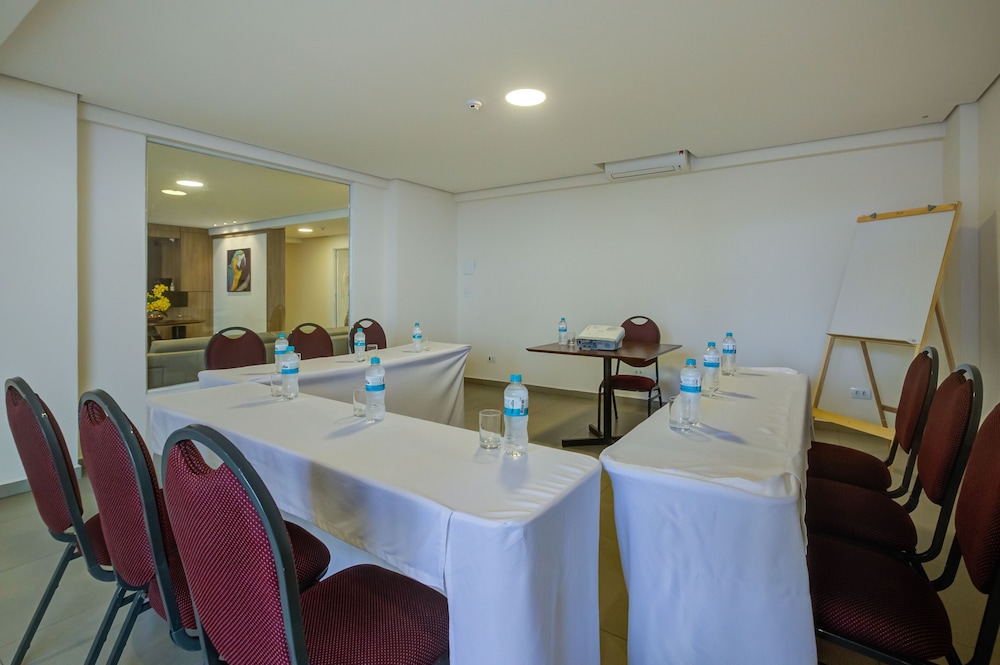 Viale Iguassu Hotel 33/38