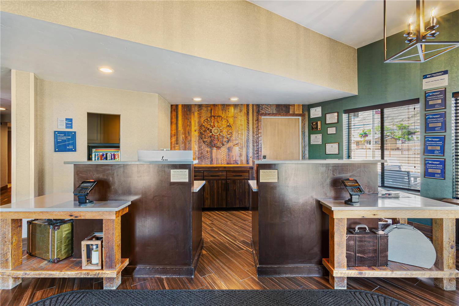 Best Western Hi-Desert Inn 8/37