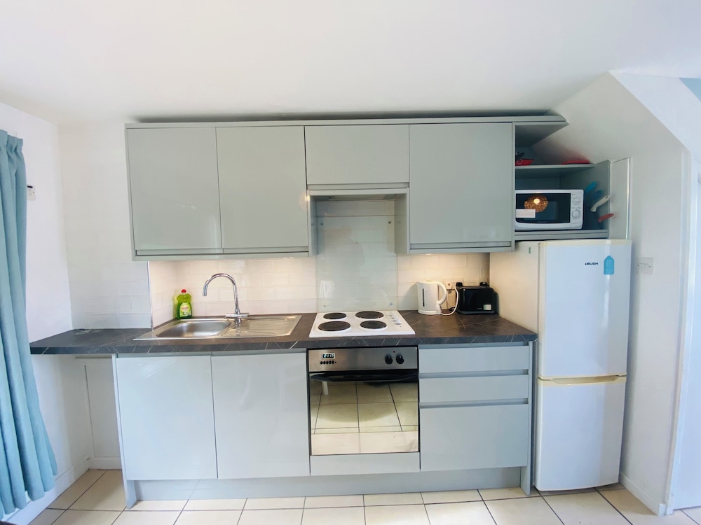 Freshwater Bay Holiday Cottages 12/50