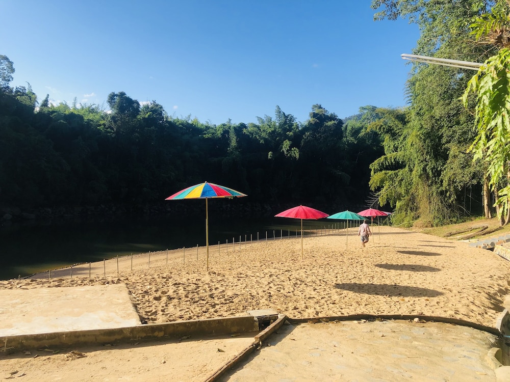 PECHMANEEKAN BEACH RESORT 48/71