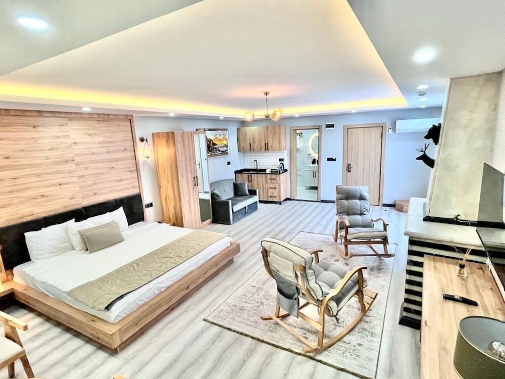 ROMANTIC, SUITE, KING BED