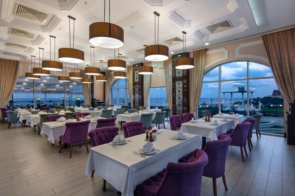 Merit Royal Premium Hotel Casino & Spa 24/36