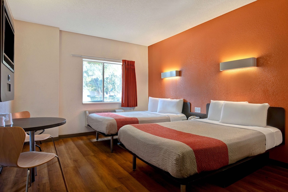 Motel6 Gilroy, CA 35/56