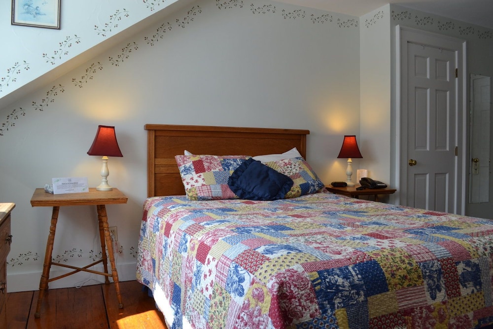 The Dowds Contry Inn and Event Center 8/50