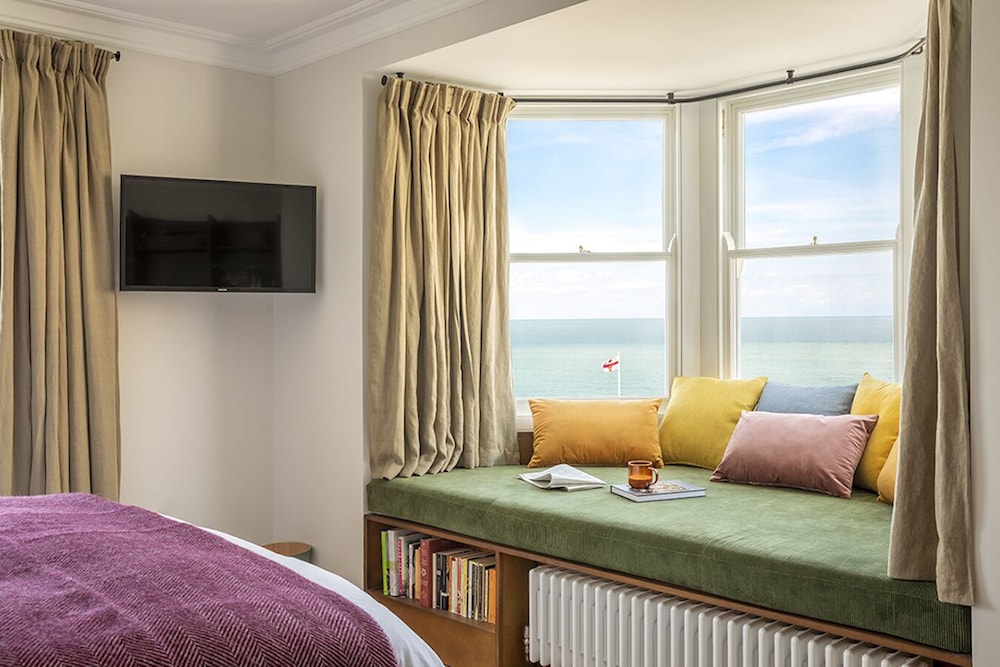 Fort Road Hotel 16/40