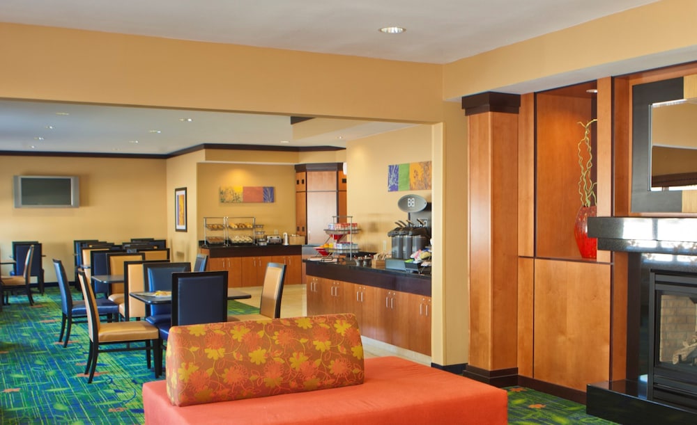 Fairfield Inn & Suites Joliet North/Plainfield 18/24