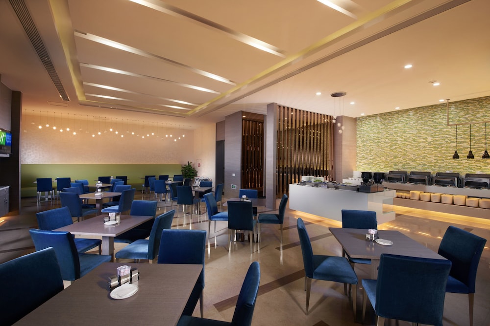 Holiday Inn Express Luoyang City Center 55/72
