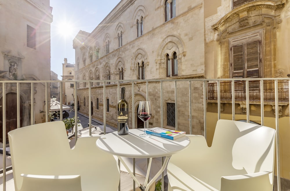 Five Place Design Suite & Apartments 43/58
