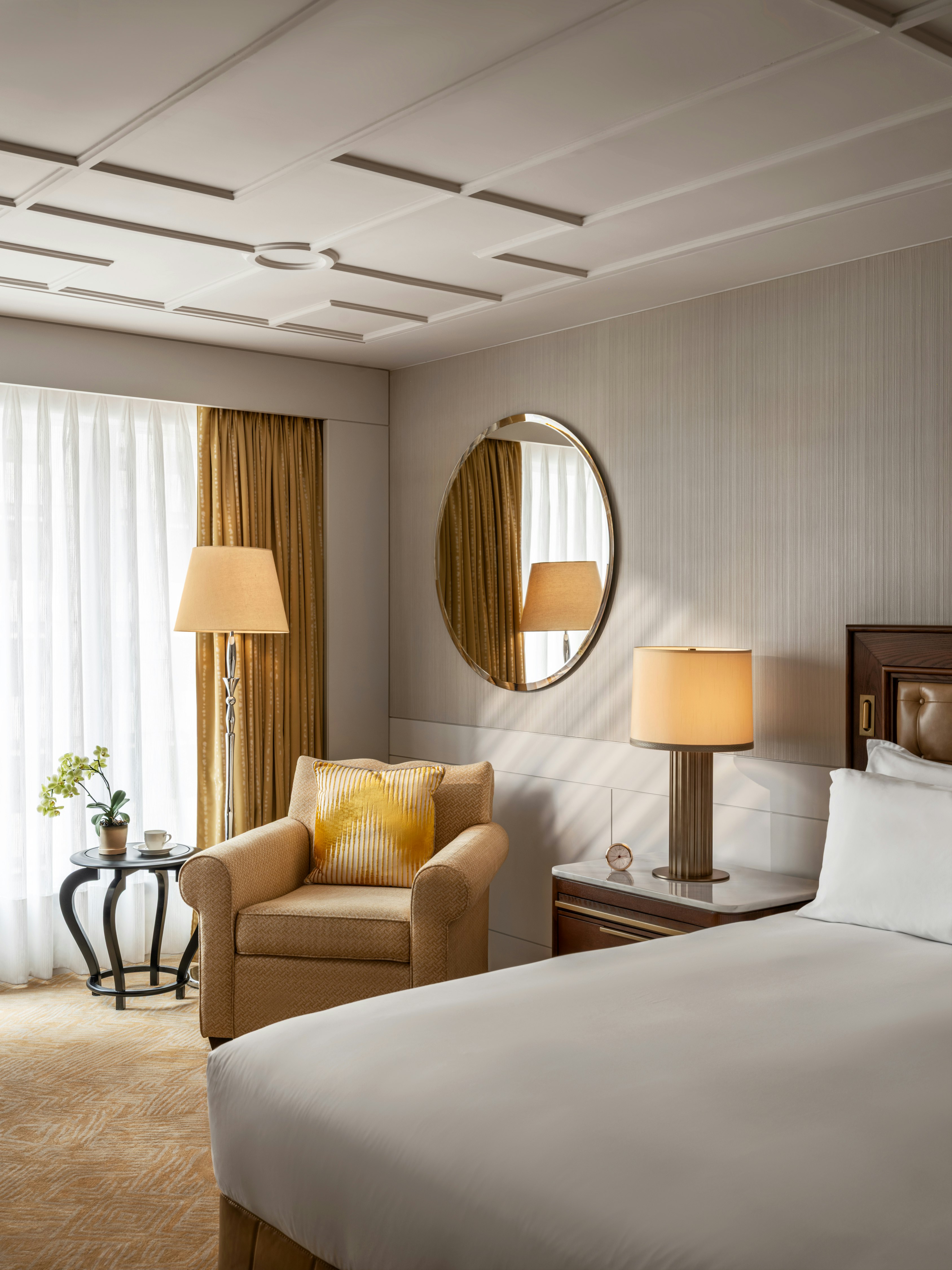 غرفة بسريرين منفصلين بإطلالة على المدينة، Mandarin Oriental Hong Kong 3/5