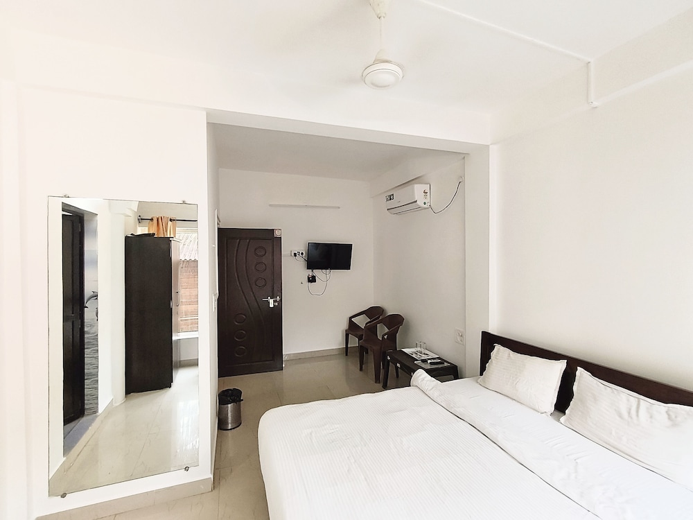 Beach Walk Resort - Goa 10/35