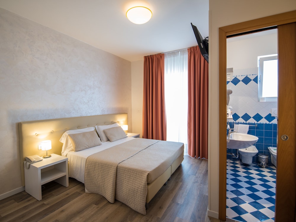 Hotel Touring 16/48