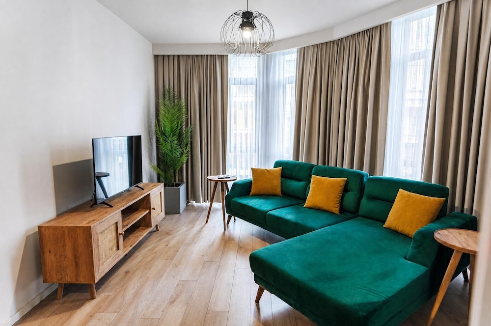 Bird Nest Suites 28/47