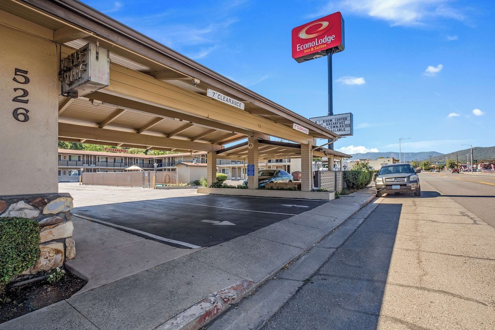 Econo Lodge Inn & Suites Yreka, CA 43/50