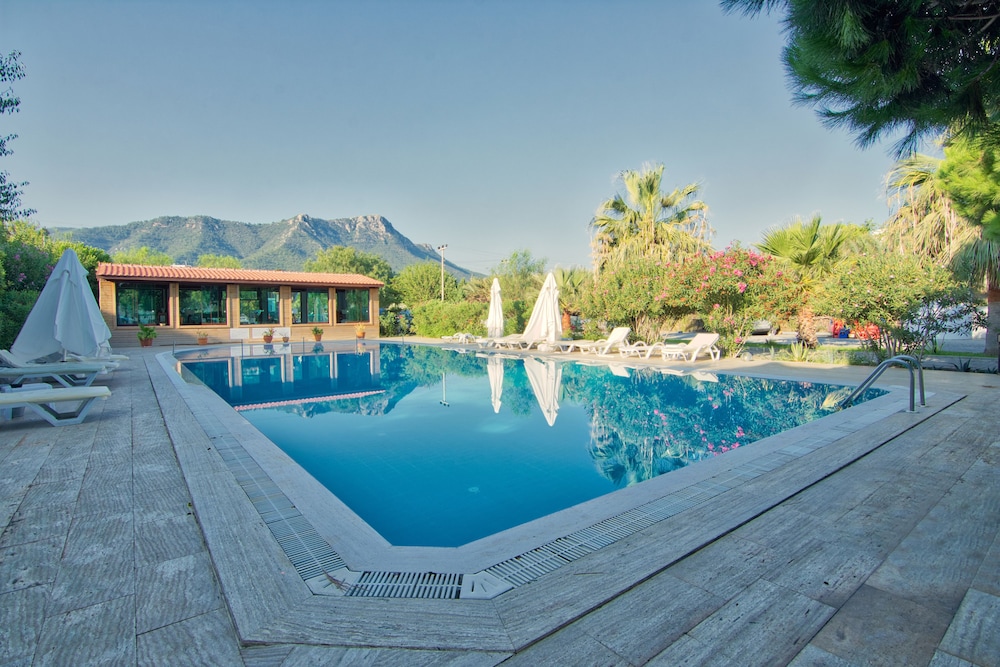 Selvi Beach Hotel 36/48