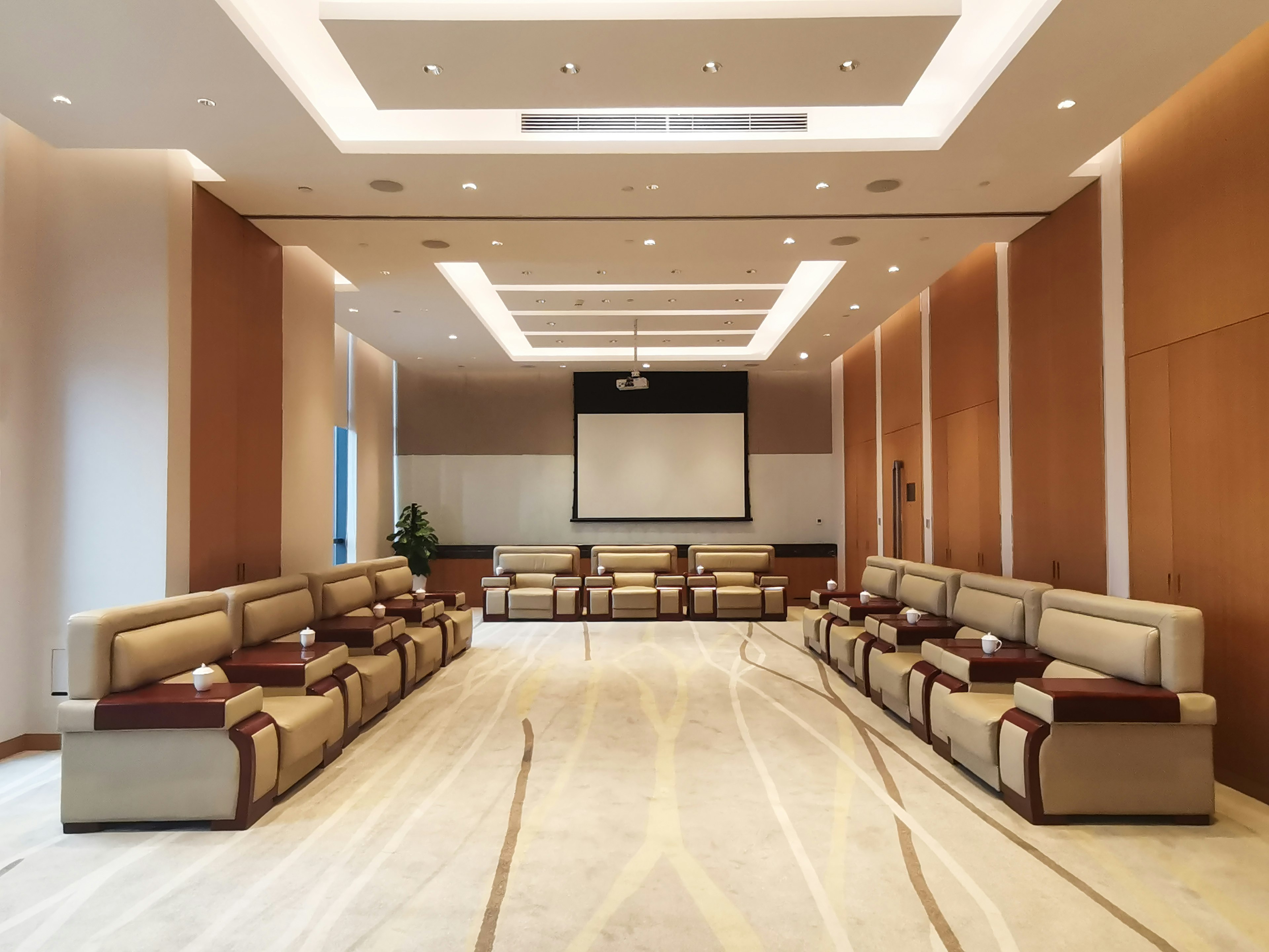 HOLIDAY INN CHENGDU QINHUANG 76/100