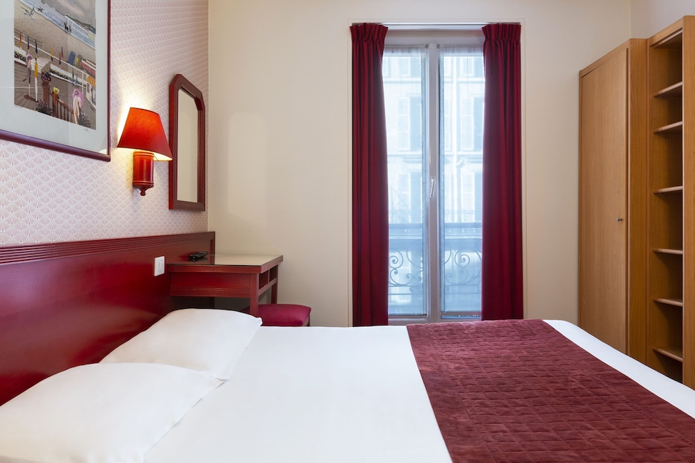 غرفة بسرير مزدوج بحمام خاص